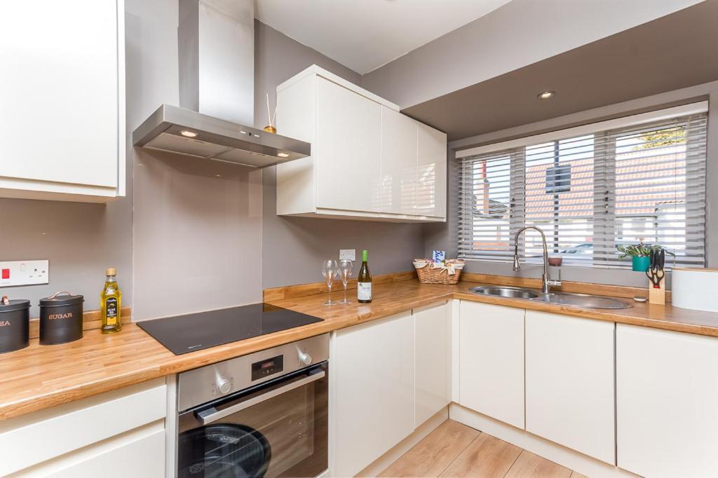 Castle Townhouse Kenilworth - Private Parking - 24 Hr Gym Access - Town Centre Apartment Exterior photo