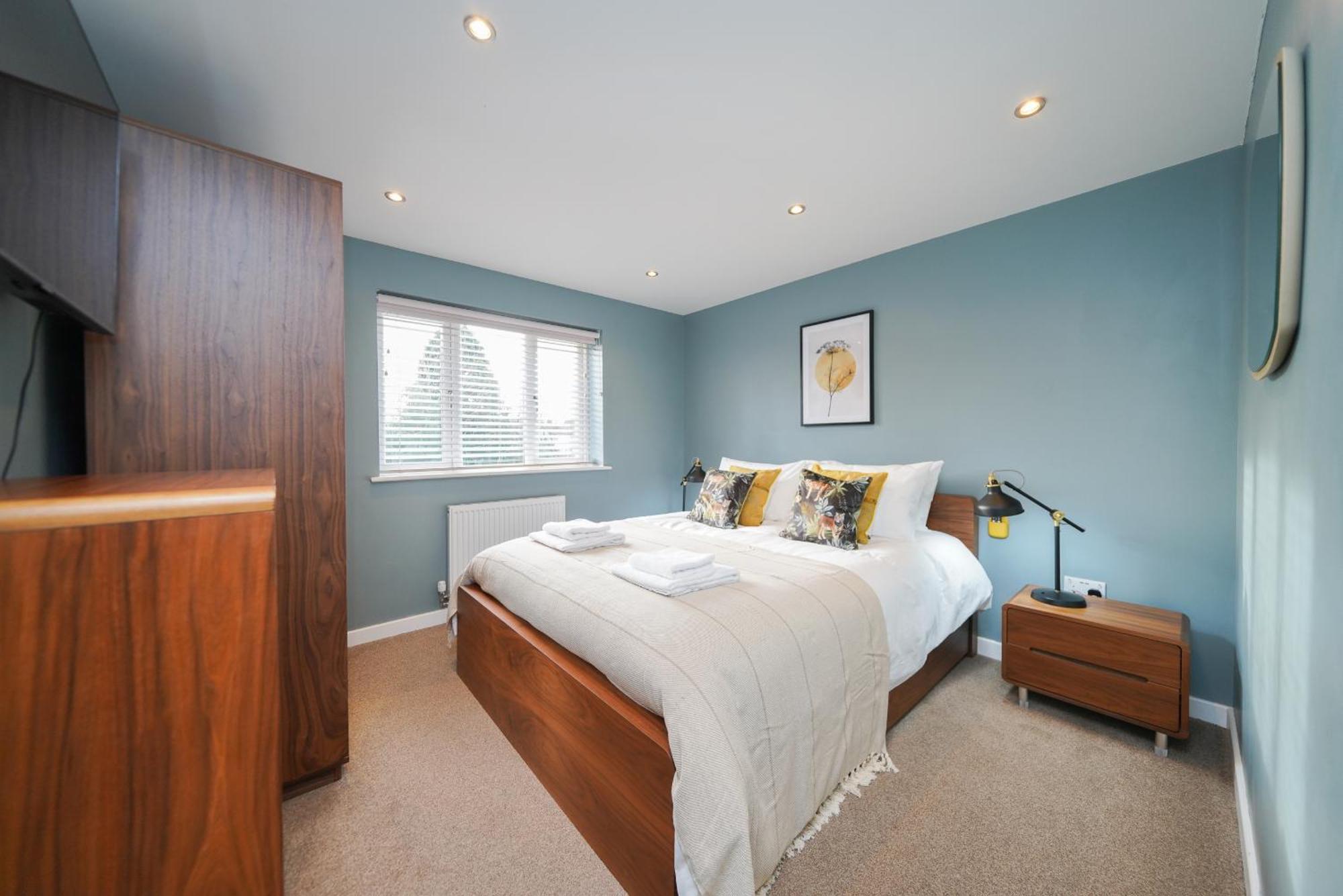 Castle Townhouse Kenilworth - Private Parking - 24 Hr Gym Access - Town Centre Apartment Room photo